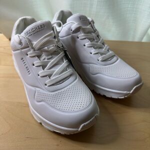 Skechers Uno- STAND ON AIR White Sneakers wipeable!